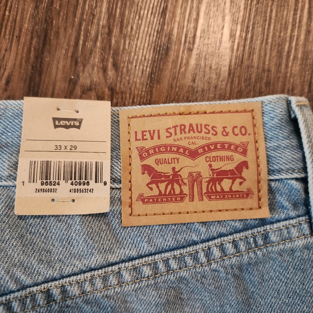 NWT Levis Mom Jeans - Picture 6 of 6